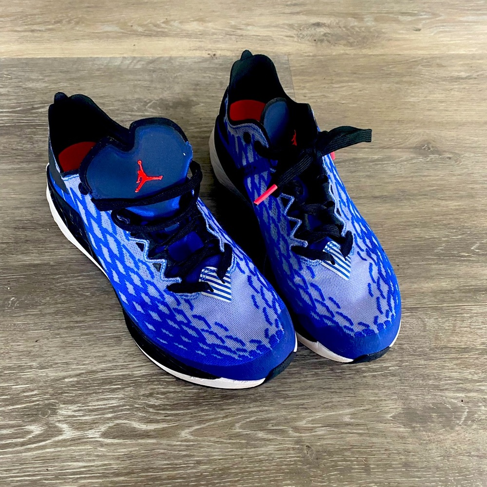 Florida Gator exclusive Jordan Trunner Ultimate Infrared CJ1495-400. EUC.